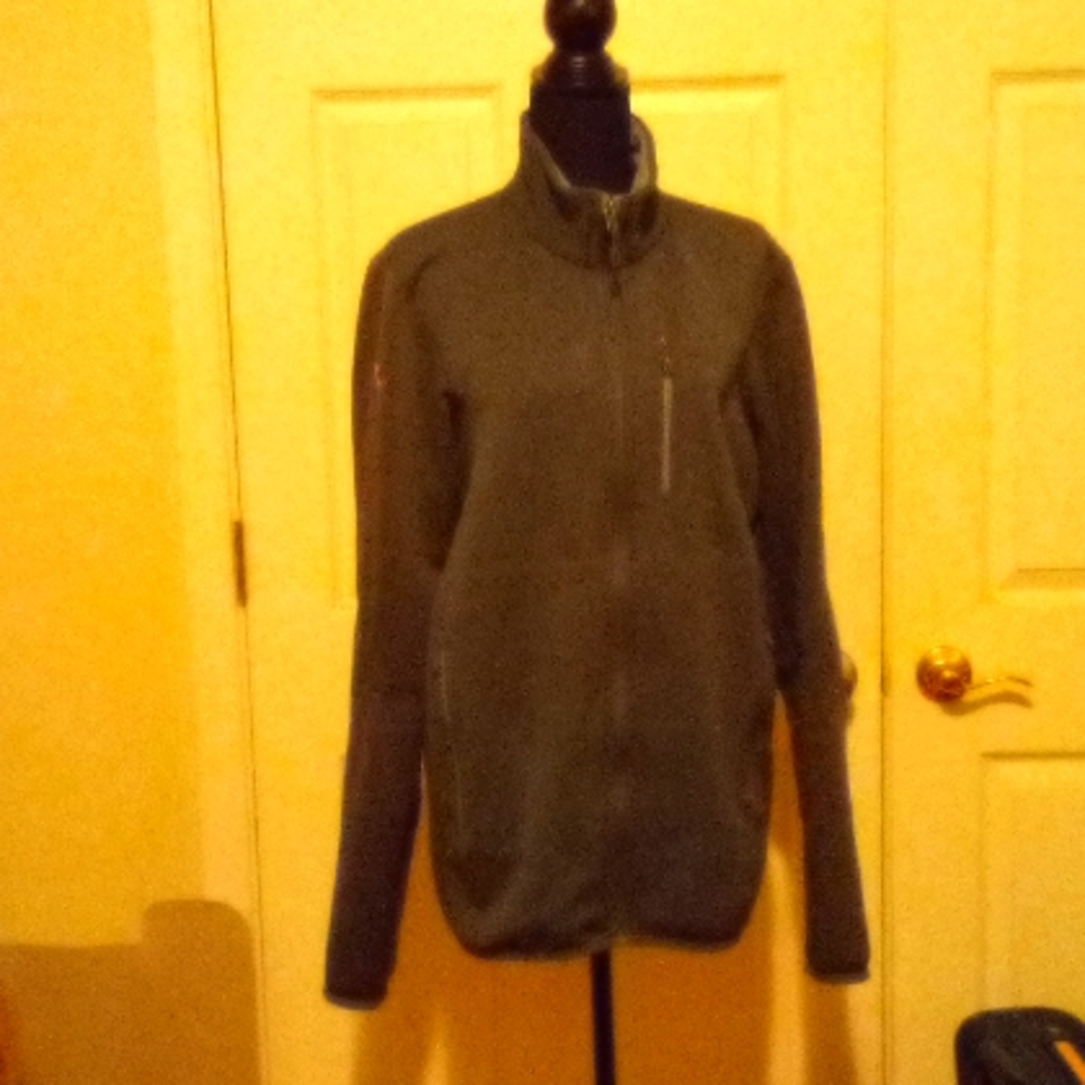 Patagonia men's extra large smoky gray zip up jacket